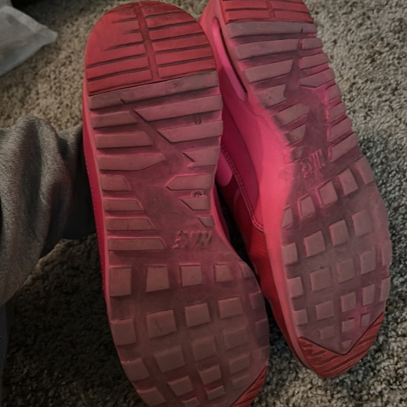 Pink Nike sneakers size 8.5 - Picture 2 of 2
